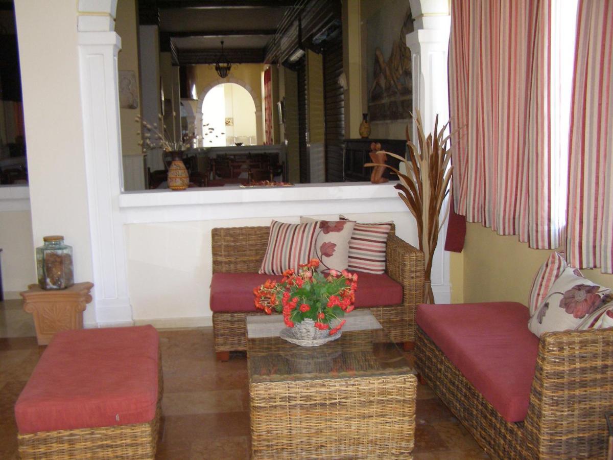 Pantheon Hall Hotel Mesongí Buitenkant foto